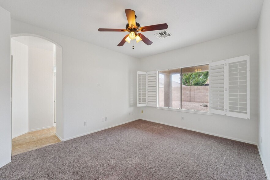 Building Photo - 1268 E Birdland Dr