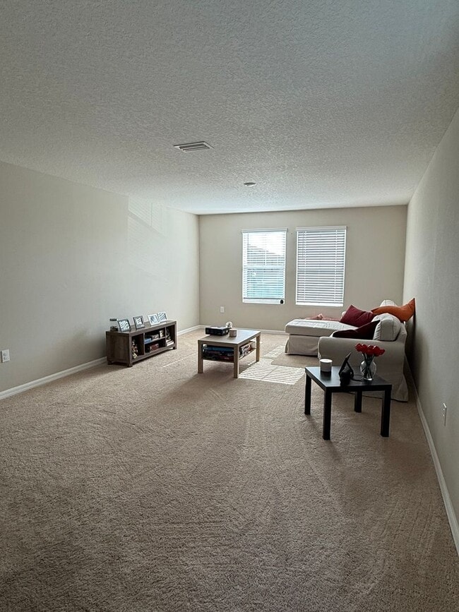 Building Photo - For Rent – Spacious 5-Bedroom Home in Lithia