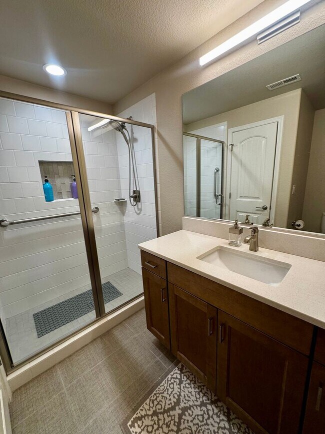 Building Photo - Stunning 5 Bedroom Home in Cordera with access to Community center with pool
