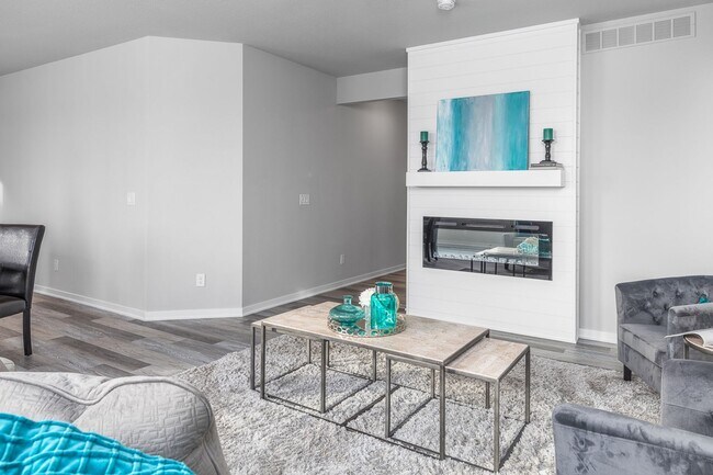 Building Photo - Modern Comfort in the Heart of Norwalk