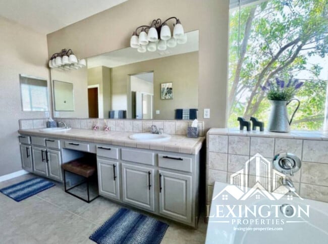 Building Photo - Stunning, 5BD/3BA Home, in West Sacramento with a Pool and BBQ!