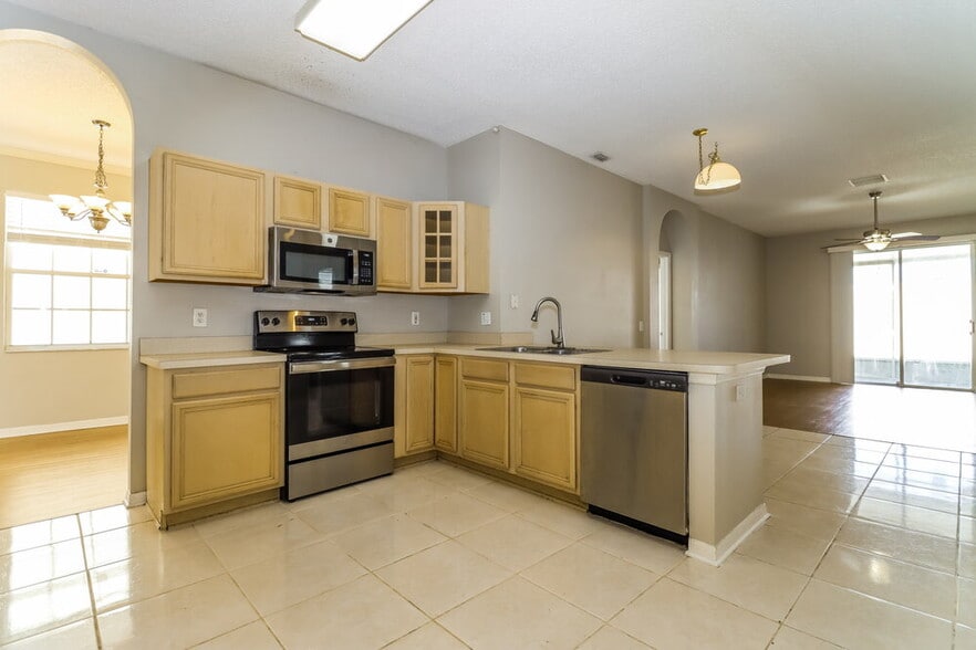 Building Photo - 1231 Loretto Cir