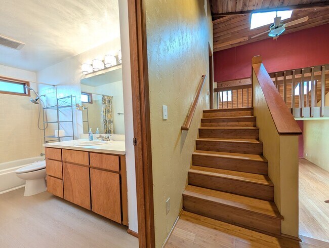 Building Photo - Fantastic 4 Bedroom, 2 Bath Home In The Thurston Area Of Springfield!