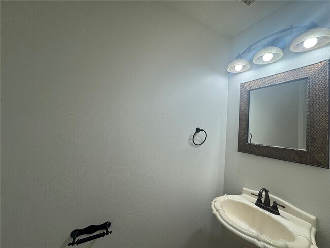 Building Photo - 210 Rolling Plains Dr