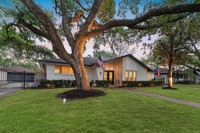 Primary Photo - 5511 Queensloch Dr