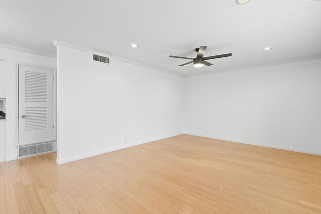 Building Photo - 900 S Lamar Blvd