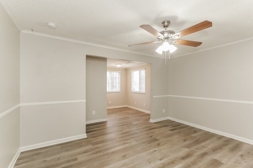 Building Photo - 2400 Parkhighland Ct