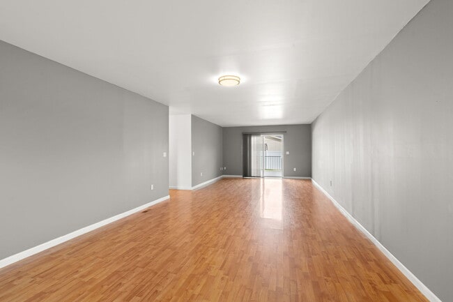 Building Photo - 717 S Stevens