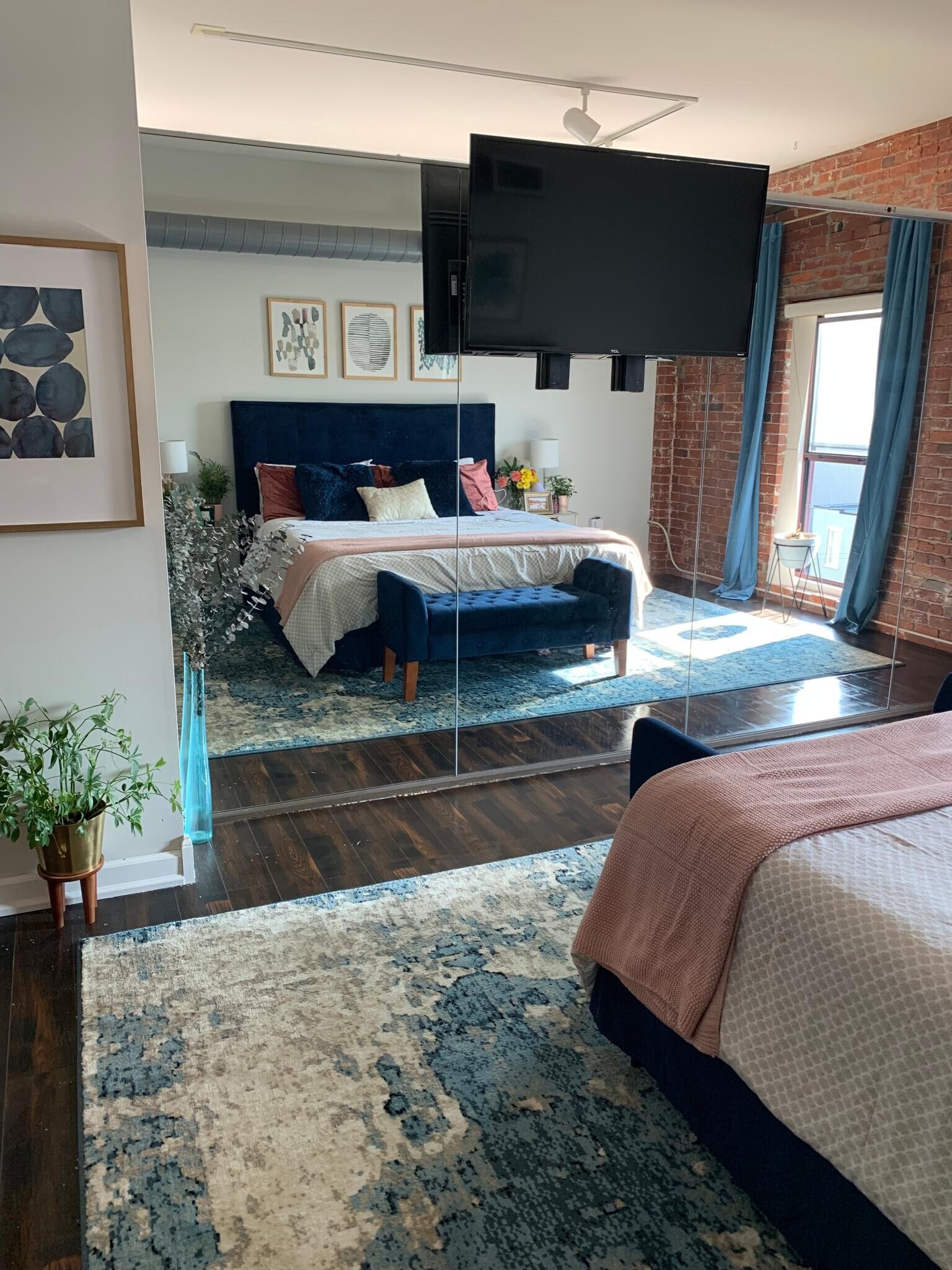 Building Photo - 432 E. Rich St