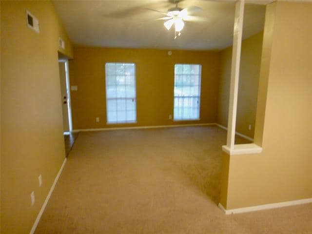 Building Photo - 512 White Oak St