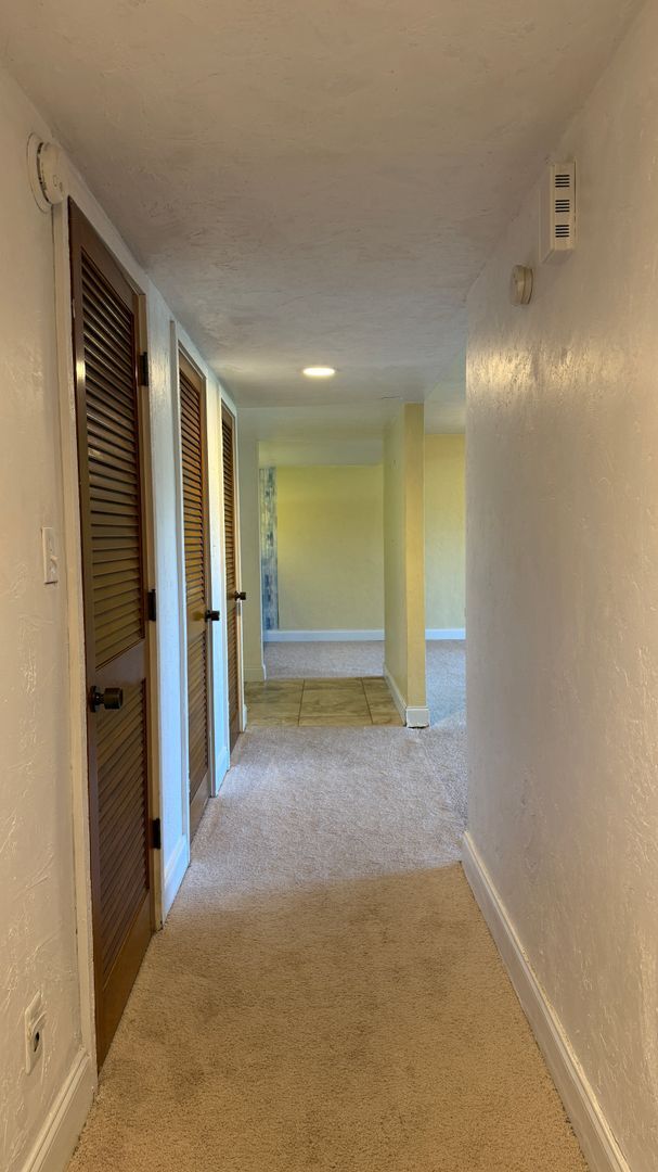 Building Photo - Move In Ready! Lovely 1 Bed 1 Bath Condo i...