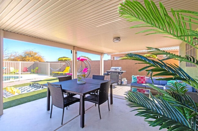 Building Photo - 1550 N Desert Willow St