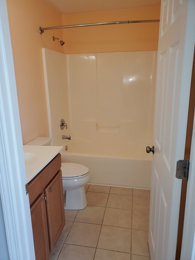 Building Photo - Beautiful Townhouse in West Ashley with Screened in Porch