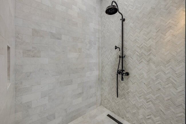 Building Photo - 1707 N Peninsula Ave