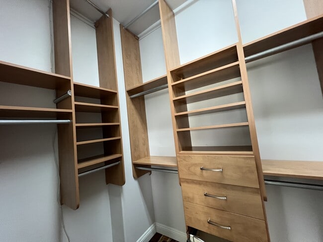 Building Photo - 12309 Thornwood Dr