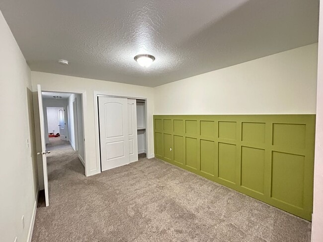 Building Photo - Mountain Vista Subdivision Home!