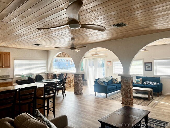 Building Photo - 1540 Lantana Ln