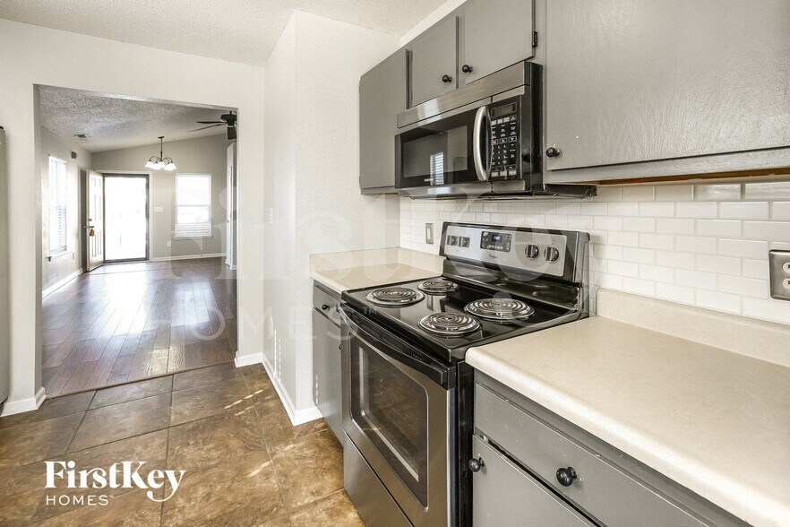 Building Photo - 15442 Ten Point Dr