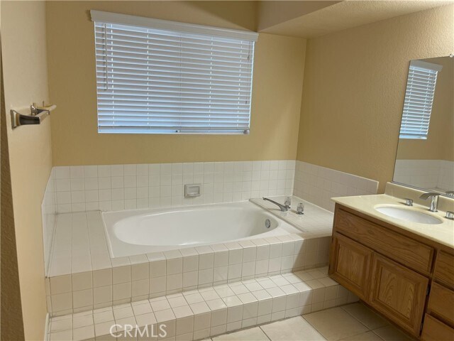 Building Photo - 928 Sunnyhill Pl