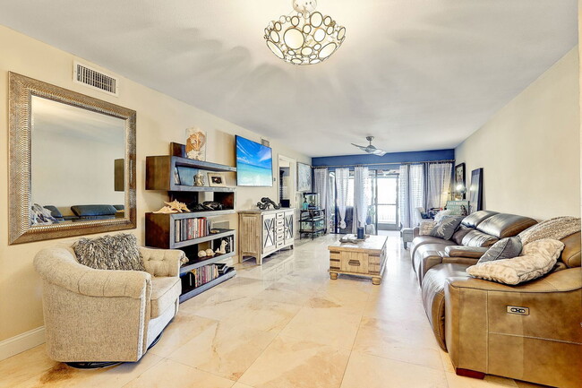 Building Photo - 4770 Brittany Dr S