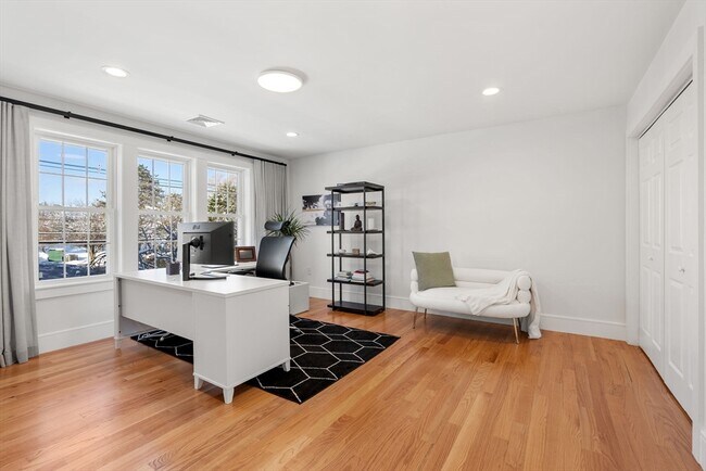 Building Photo - 148 Lexington St
