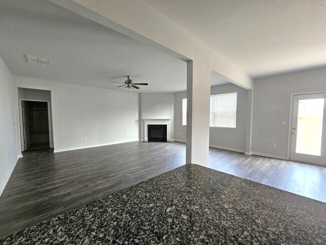 Building Photo - 1319 Birch Cir