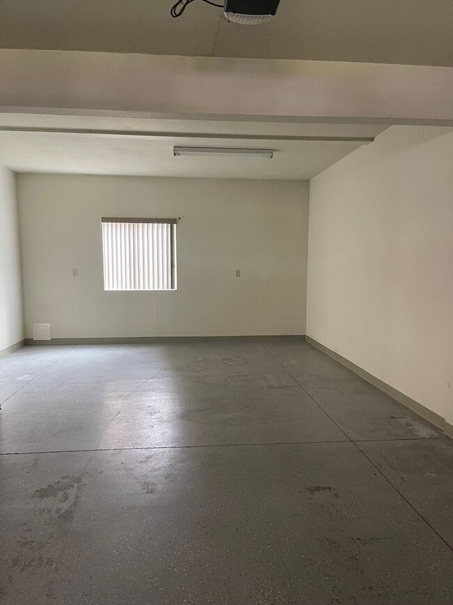 Building Photo - 3 BED 2 BATH W/ATTACHED MOTHER-IN-LAW SUITE *SOLAR PANELS ON ROOF = LOW ELECTRIC BILL*