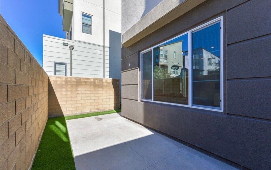 Building Photo - 123 Tenor