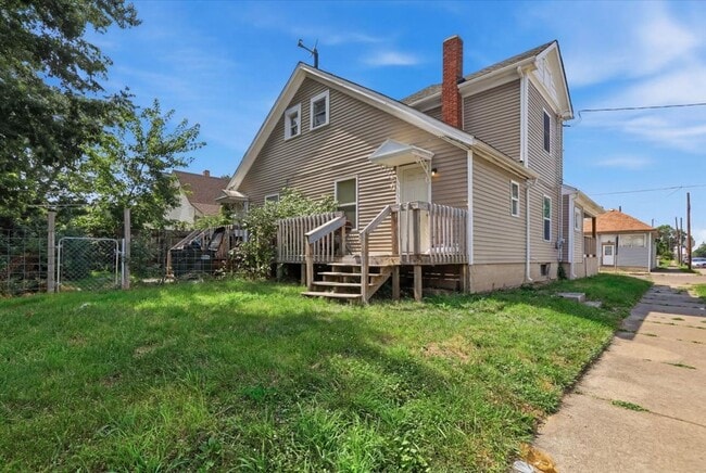 Building Photo - 2728 E 4th St