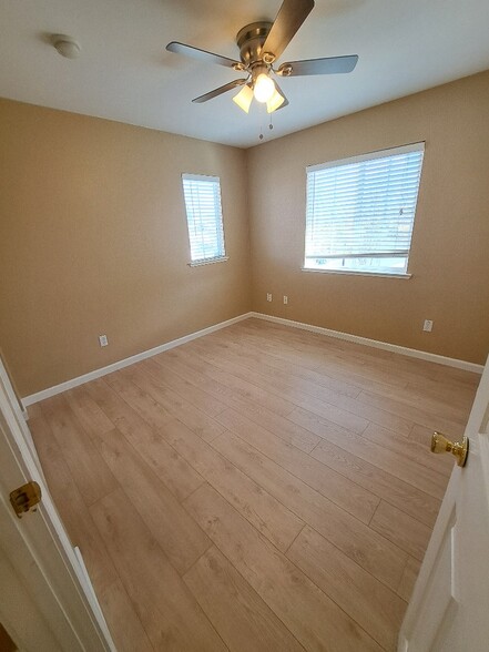 Building Photo - 4950 Trouville Ln