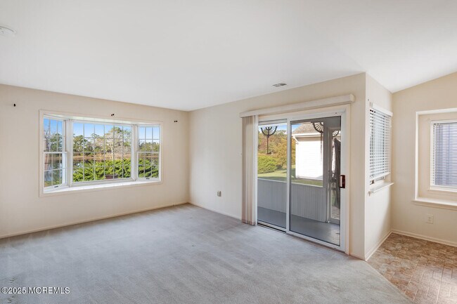Building Photo - 405 Lexington Dr