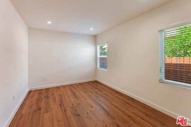 Building Photo - 1405 N Coronado St