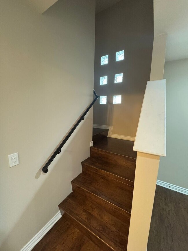 Building Photo - 247 S Arroyo Dr