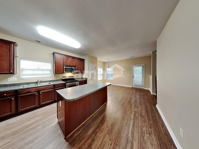 Building Photo - 3120 Genlee Dr