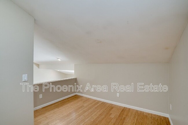 Building Photo - 1143 E Sandpiper Dr