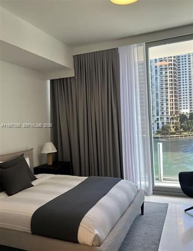 Building Photo - 300 Biscayne Blvd Way