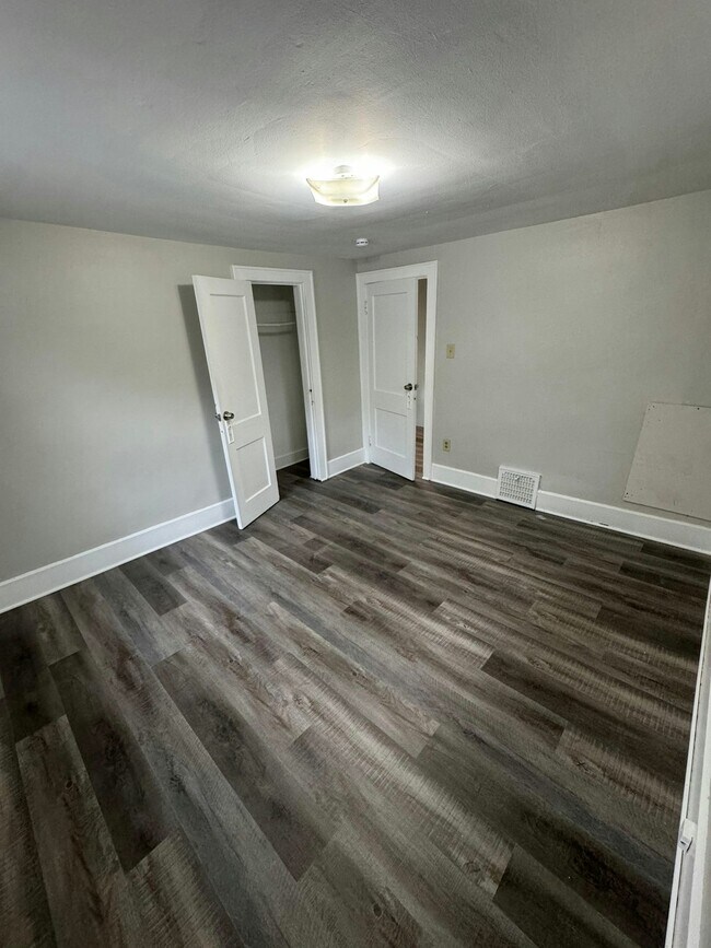 Building Photo - 623 Storer Ave
