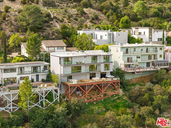 Building Photo - 2422 Apollo Dr