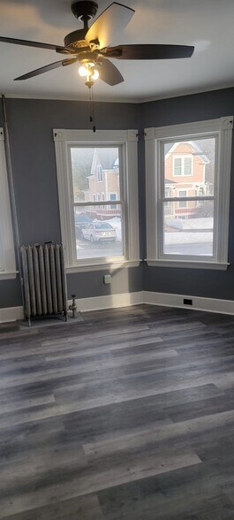 Building Photo - 80 Linden St