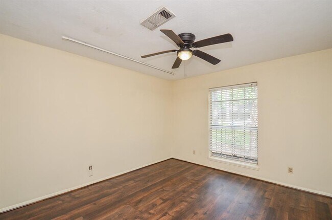 Building Photo - 6611 Cypress Point Dr