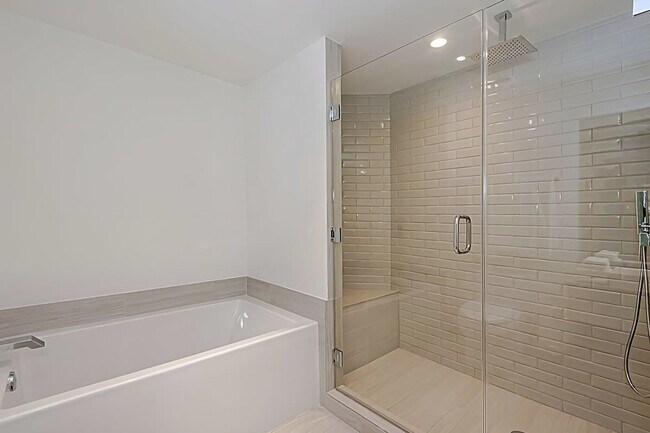 Building Photo - 4010 S Ocean Dr