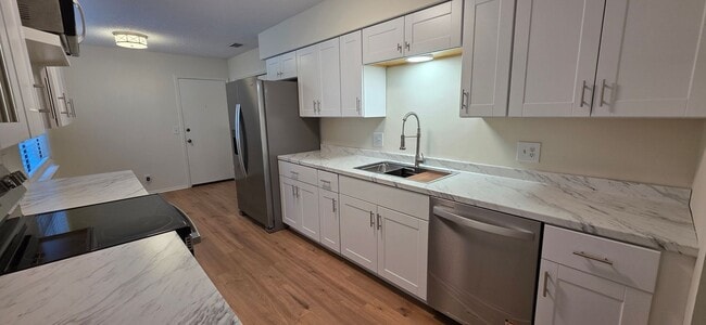 Building Photo - Large 4 Bedroom Located in Arlington!