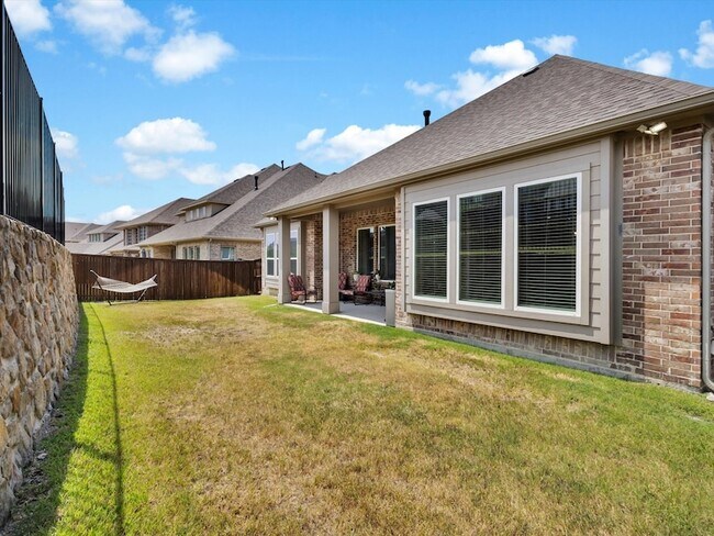 Building Photo - 439 Montrose Dr