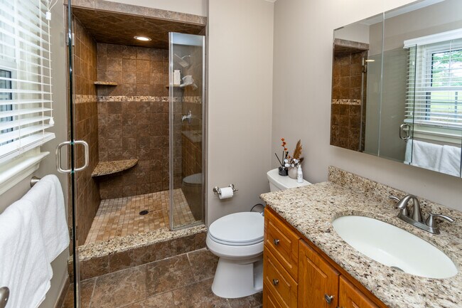 Building Photo - 230 Jacobs Creek Rd