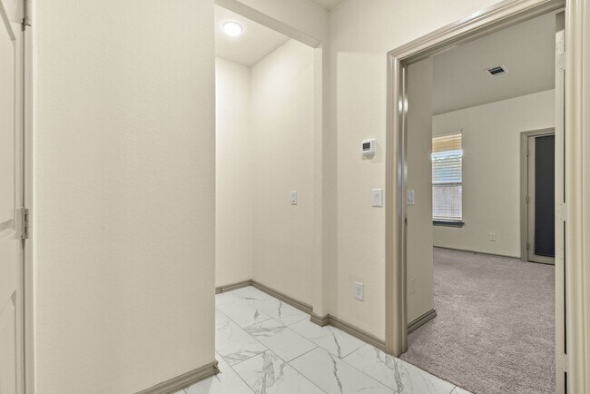Building Photo - Spacious 4BR/3.5BA Home with In-Law Suite ...
