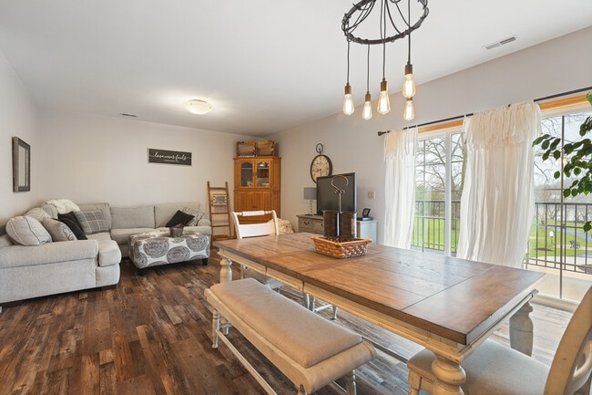 Building Photo - 161 Hawick St