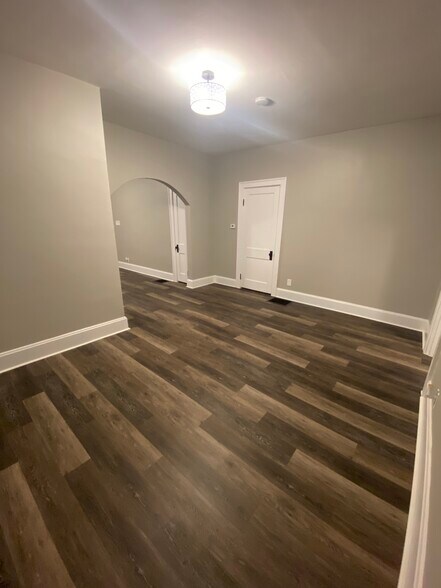 Building Photo - 2112 Cathedral Ave