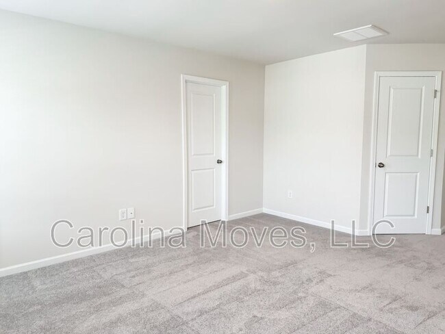 Building Photo - 19 Fennec Dr