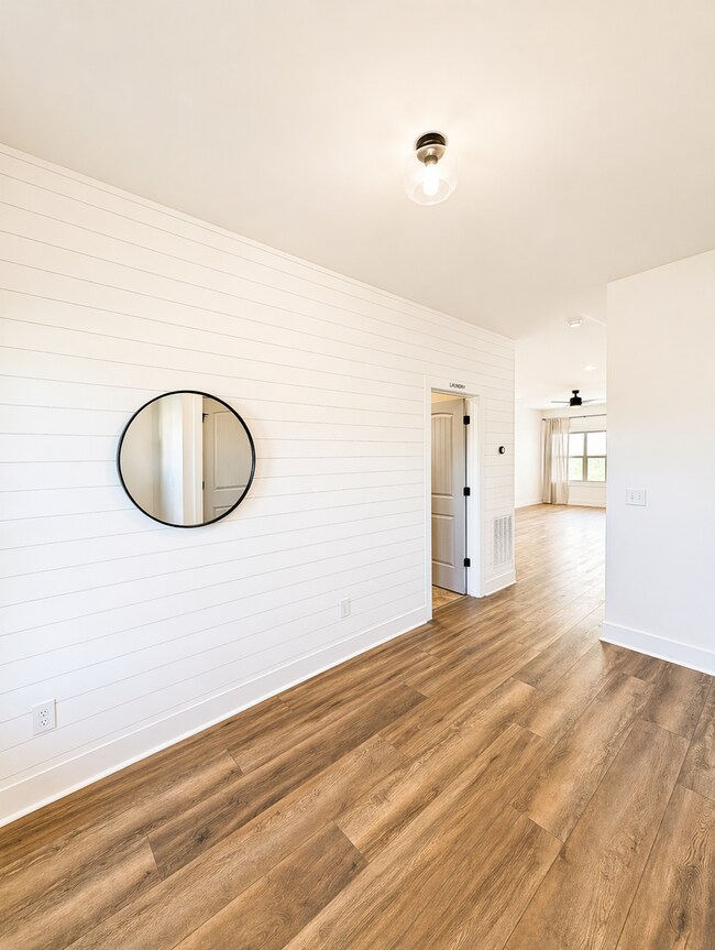 Building Photo - Lovely Weaverville Rental w/ bonus space