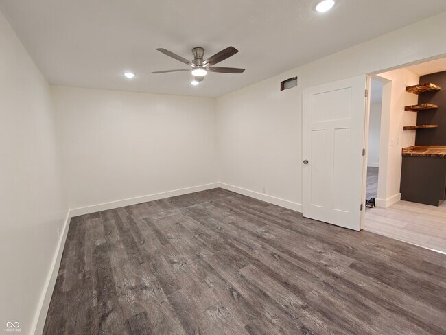 Building Photo - 2183 S Fairview Dr